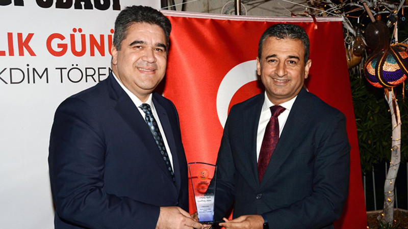 Meslekte 50 ve 30 Yılını dolduran Eczacılara Plaket