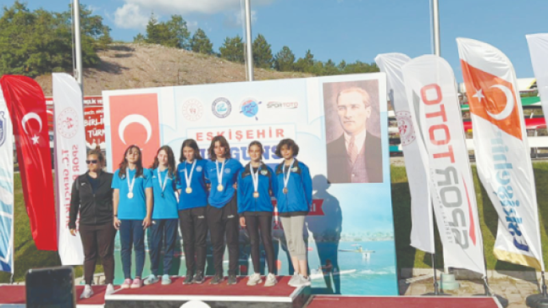 Sarıçam Şampiyonları alkışlıyor