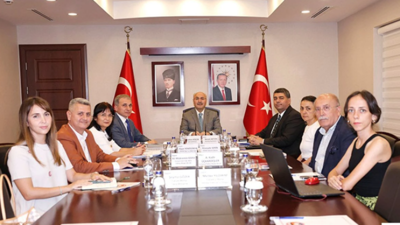 Adana Valisi Köşger, Karataş Sahil Düzenleme Projesi’ni Değerlendirdi