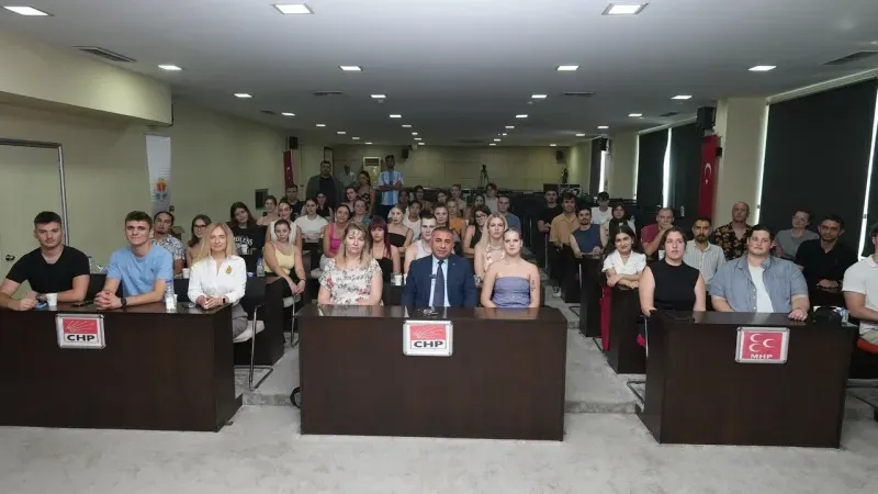 Adana, Gençlerin Demokrasi ve Fikir Merkezi Oldu