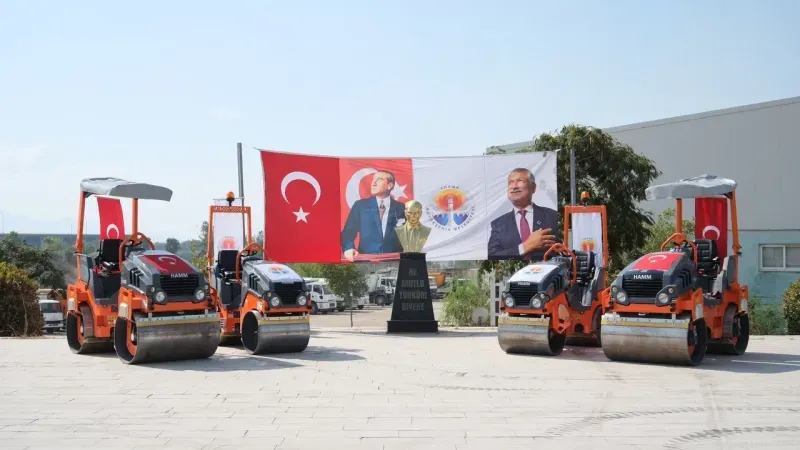 Adana Büyükşehir’den Yol Çalışmalarına Güç Katacak Yatırım: 4 Yeni Asfalt Silindiri