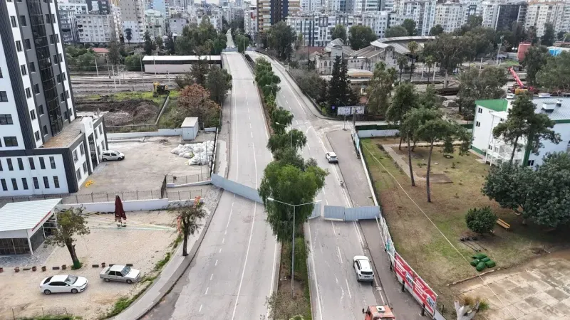 Bir Tarih Yıkılıyor: Kasım Gülek'in Yıkımına Başlandı