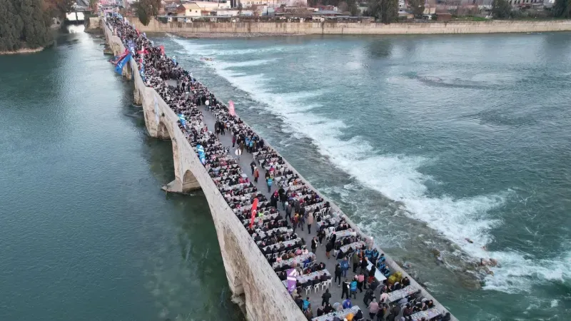 Yüreğir Belediyesi’nden Taşköprü’de Ramazan Sofrası