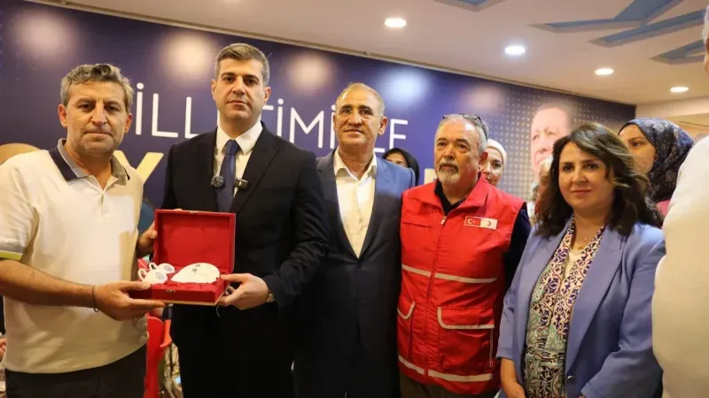 AK Parti Adana Teşkilatından Kızılay'a Hayat Veren Destek